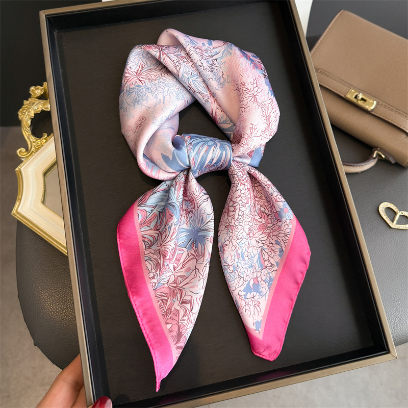 Lenço de Seda com Estampa de D - Luxury Bags Casual avaliação e preço